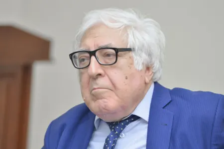 85 yaşı tamam olan Anar: - “105 il yaşamaq istəyirəm”