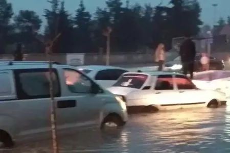 Şanlıurfanı sel basdı: - Məktəblərin fəaliyyəti dayandırıldı
