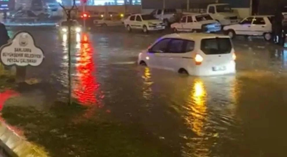 Şanlıurfanı sel basdı: - Məktəblərin fəaliyyəti dayandırıldı
