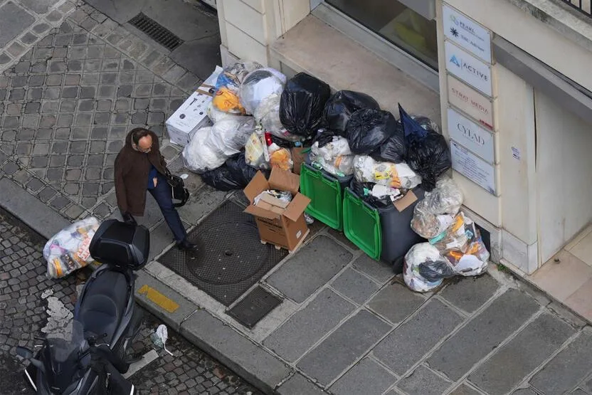 Paris altı milyon siçovul üçün bufetə çevrildi - FOTOLAR