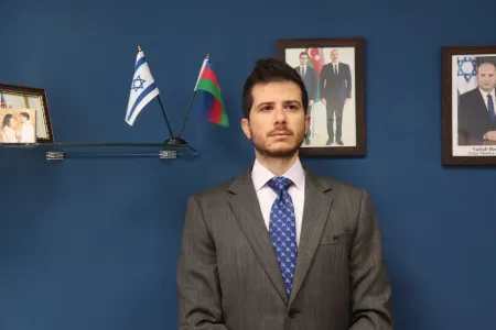 Bakıda sevilən Corc Dik ermənidir?