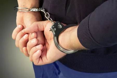 Narkotik vasitənin təsir altında avtomobil idarə edən şəxs həbs olunub