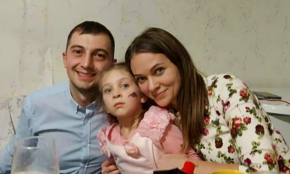 Ukraynalı qaçqın övladının dişini çəkdirmək üçün ölkəsinə qayıtmalı oldu - FOTO