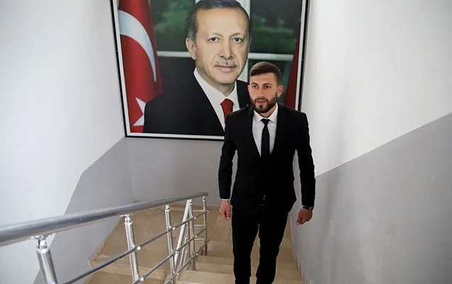 24 yaşlı Rəcəb Tayyib Ərdoğan da prezidentliyə namizəd oldu - Video