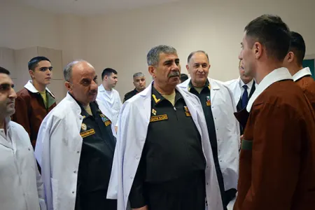 Zakir Həsənov yaralı hərbçilərimizlə görüşdü
