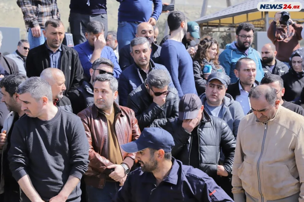 Oqtay Əliyev “Qurd qapısı” qəbiristanlığında torpağa tapşırıldı