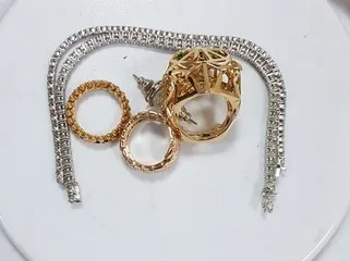 Bəyan olunmamış brend əşyalar müsadirə edildi