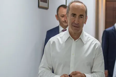 Köçəryan müalicə üçün Almaniyaya gedib