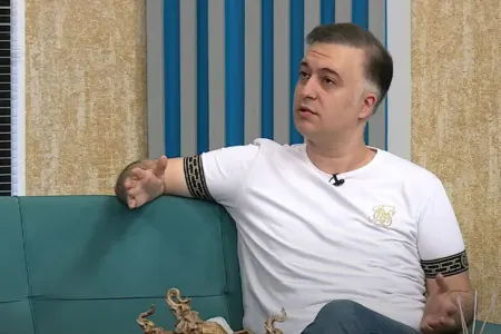 "Axır zamanlar məşhurlar kameraya düşmək üçün dəfn mərasiminə gedir"