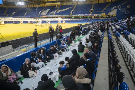 “Çelsi” ilkə imza atdı: Stadionunda iftar süfrəsi açdı