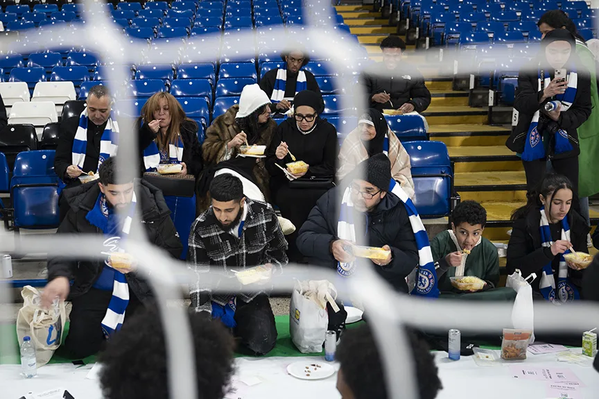 “Çelsi” ilkə imza atdı: Stadionunda iftar süfrəsi açdı
