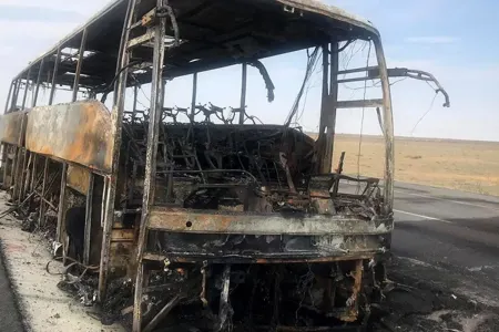 Zəvvarları daşıyan avtobus körpüyə çırpıldı: - Ölən və yaralananlar var