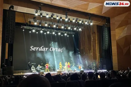 Serdar Ortaç bayrağımıza mahnı yazdı- - KONSERTDƏN FOTOLAR