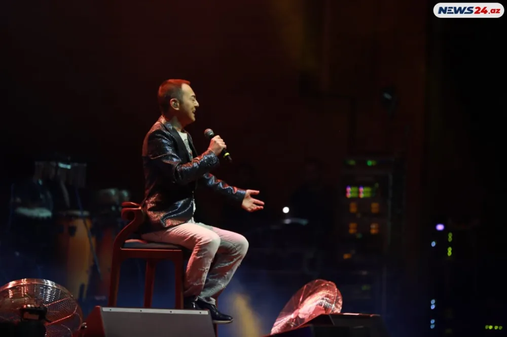 Serdar Ortaç bayrağımıza mahnı yazdı- - KONSERTDƏN FOTOLAR