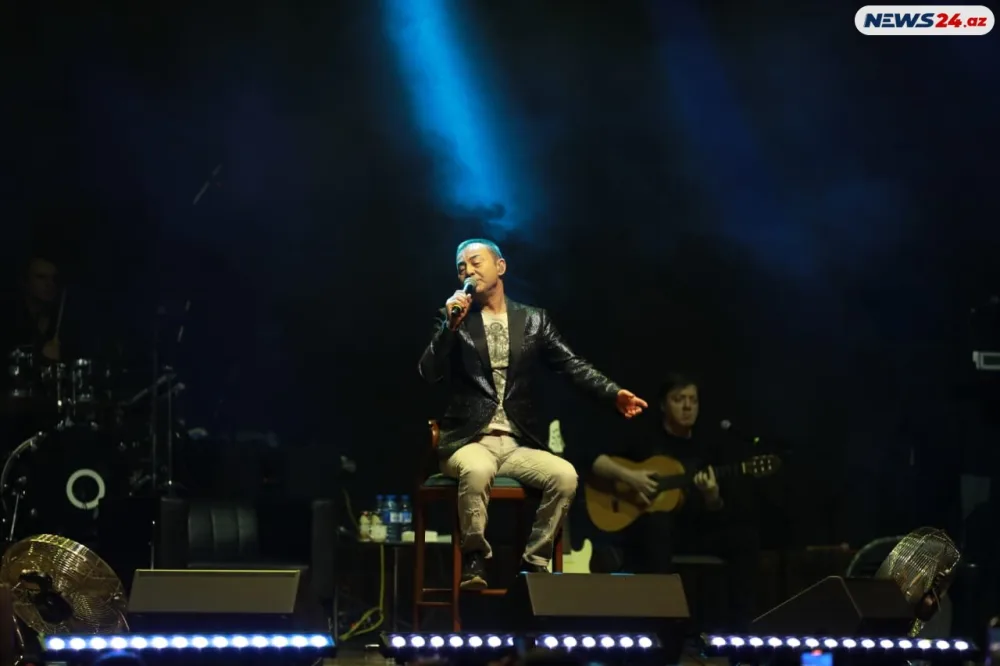 Serdar Ortaç bayrağımıza mahnı yazdı- - KONSERTDƏN FOTOLAR