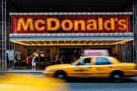 "McDonald's" qlobal ixtisar dalğasına qoşulur