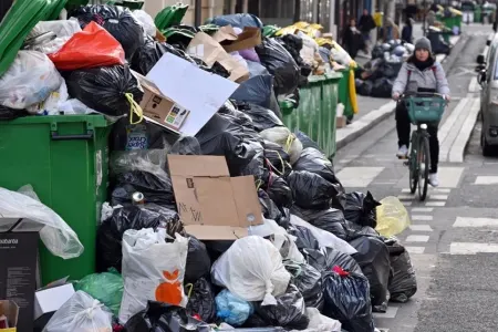 Parisdə təmizlik işçiləri müddətsiz tətil elan etdi