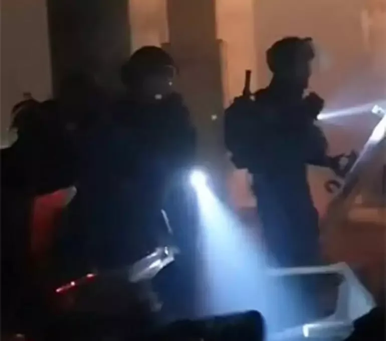 İsrail qüvvələri Məscidül-Əqsaya basqın etdi - FOTOLAR
