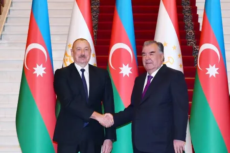 Prezidentlər mətbuata bəyanatlarla çıxış etdi