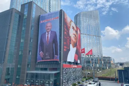 CHP-nin İstanbul ofisinə silahlı hücum oldu - FOTOLAR