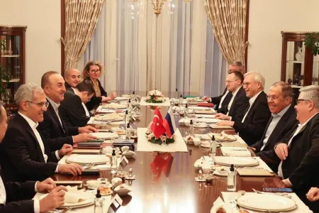 Çavuşoğlu Lavrovla iftar süfrəsində görüşüb