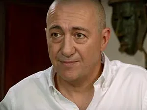 Məşhur aktyorun valideynləri yanğında öldü