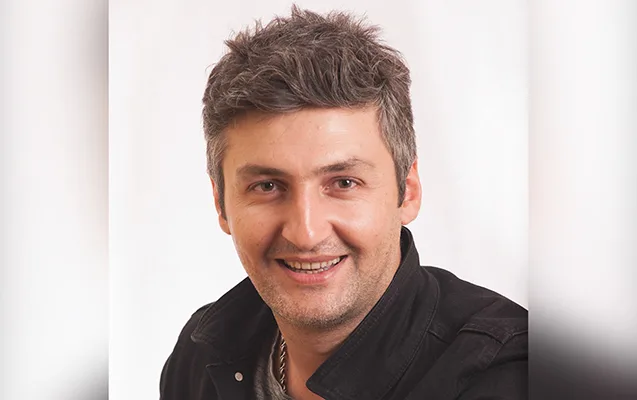 Gecələr mühafizəçi işləyən aktyor kimdir? - – FOTO