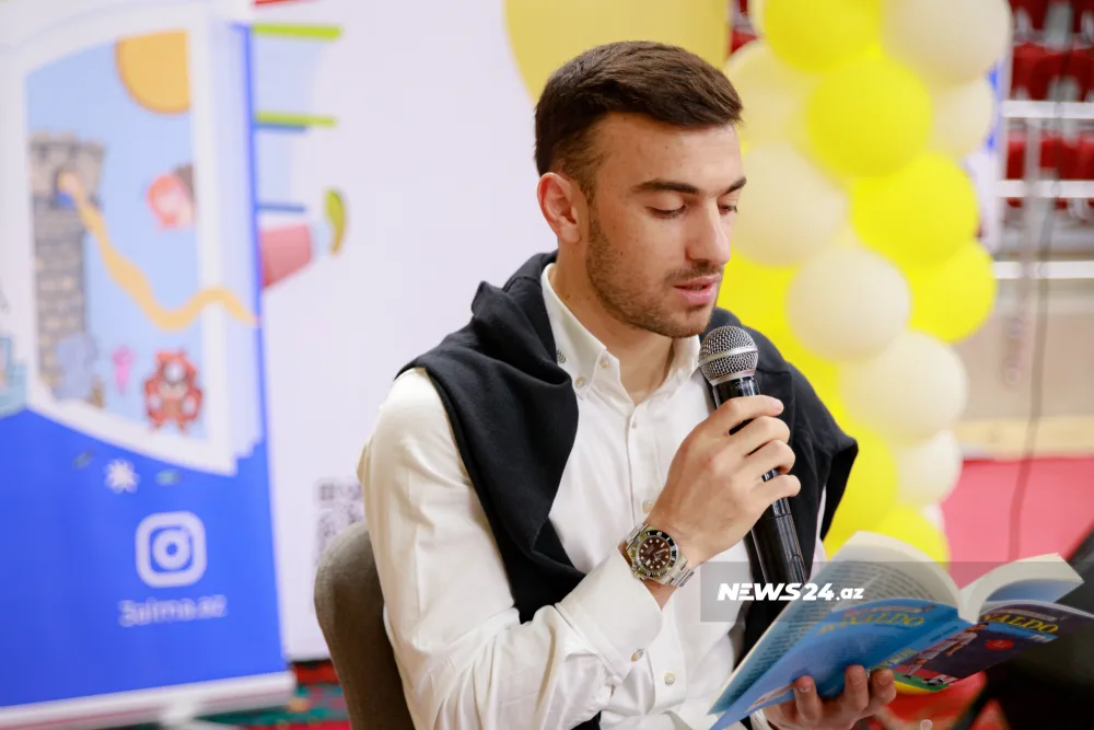 Qara Qarayev uşaqlara kitab oxudu, forma hədiyyə etdi - FOTOLAR