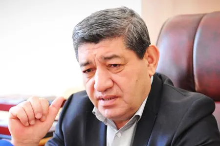 “Bu aparıcılar həyatlarında 2-3 kitab oxuyub, ya yox”
