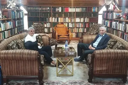 Tanınmış həkim Fazil Mustafa ilə görüşdü: - “Çiynindəki yara ciddidir”