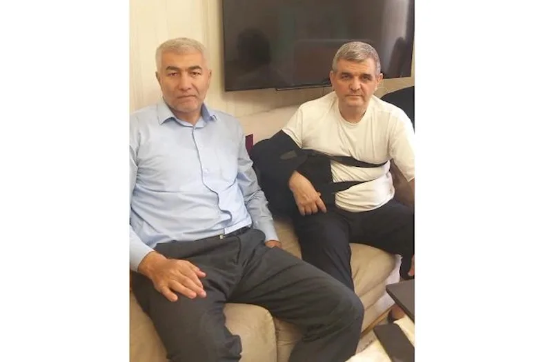 Tanınmış həkim Fazil Mustafa ilə görüşdü: - “Çiynindəki yara ciddidir”
