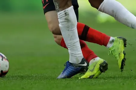 Məşhur futbolçu özünü - YANDIRDI - FOTO