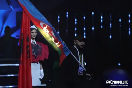 Erməni deputat bayrağımızın yandırılmasına görə - ÜZR İSTƏDİ