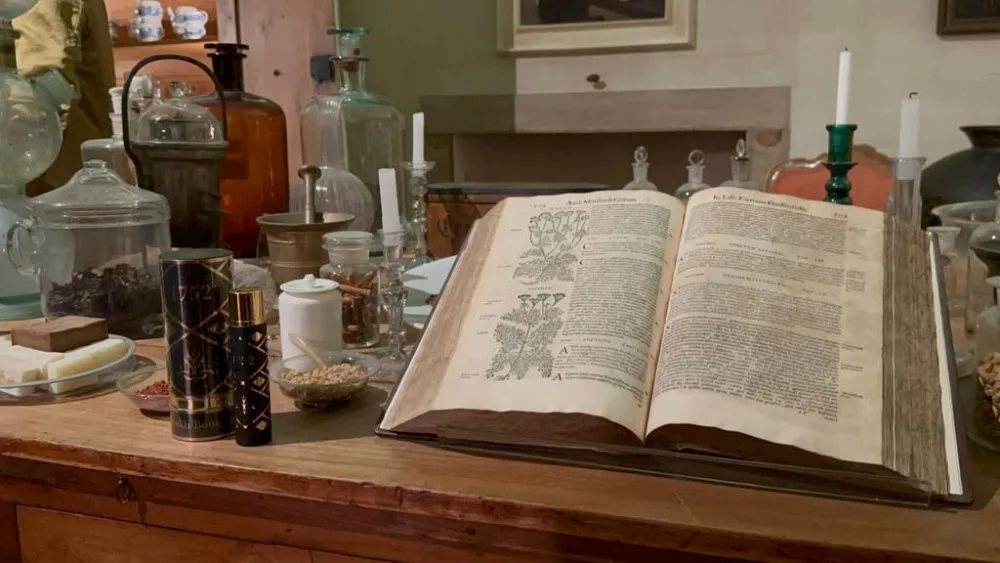 “Karabakh Bouquet -1752” ətri Venesiya muzeyinə qoyuldu - FOTO/VİDEO