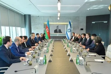Mikayıl Cabbarov İsrailin XİN rəhbəri ilə görüşdü