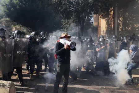 Livanda ehtiyatda olan hərbi qulluqçular küçələrə axışdı