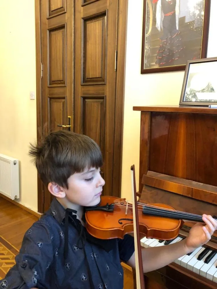 Fidan Hacıyevanın 10 yaşlı oğlu Ulu Öndərə musiqi həsr etdi