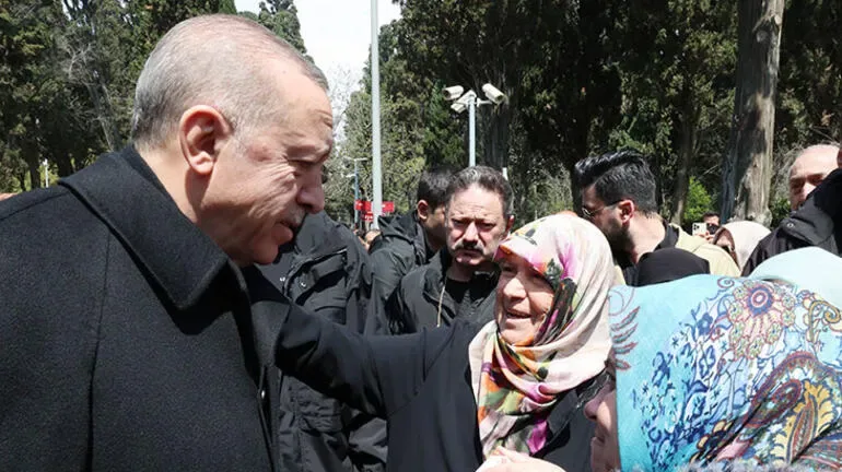 Prezident Ərdoğan valideynlərinin məzarını ziyarət etdi - FOTOLAR