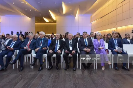 "Əhəmiyyətli dərsliklər Azərbaycan dilinə tərcümə edilsin"