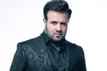 Elnur Məmmədov aparıcının üstünə mikrofon ÇIRPIB - VİDEO