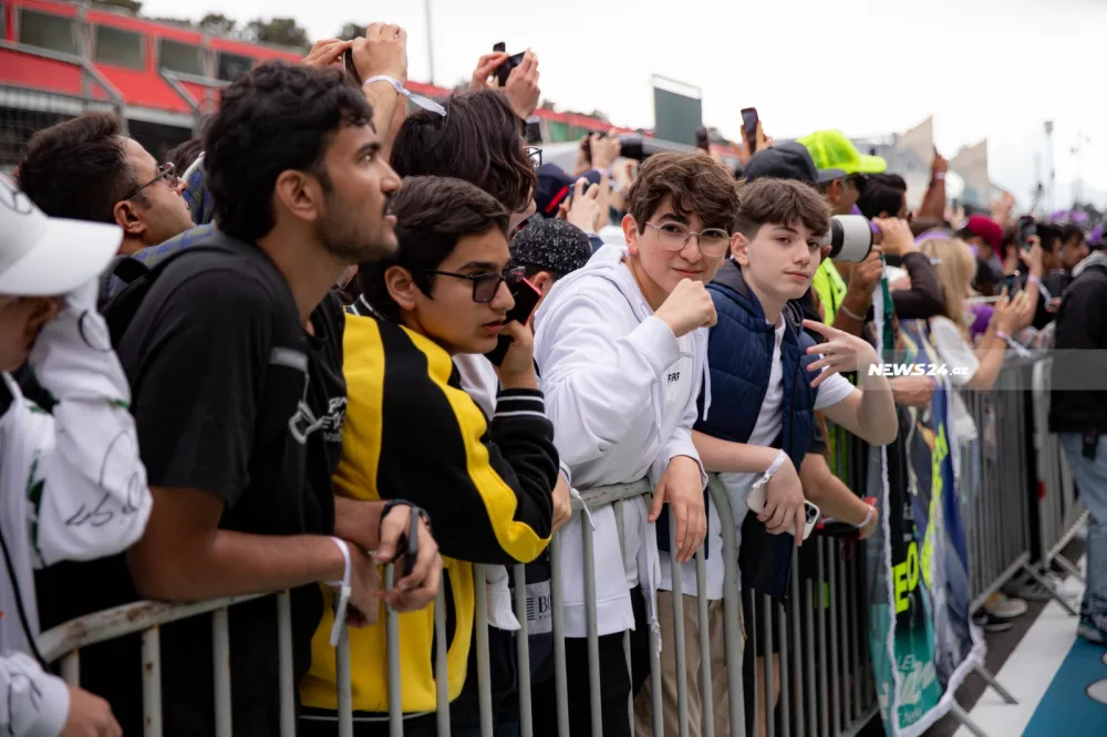Formula 1: “Pit” zolağındakı gəzintidən maraqlı - FOTOLAR