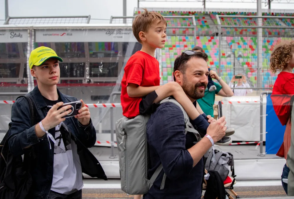 Formula 1: “Pit” zolağındakı gəzintidən maraqlı - FOTOLAR