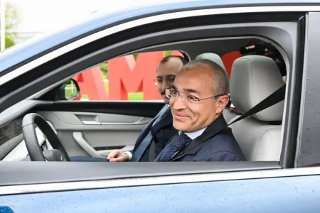 Azərbaycanın İqtisadiyyat naziri “Togg”un sükanı arxasına keçib