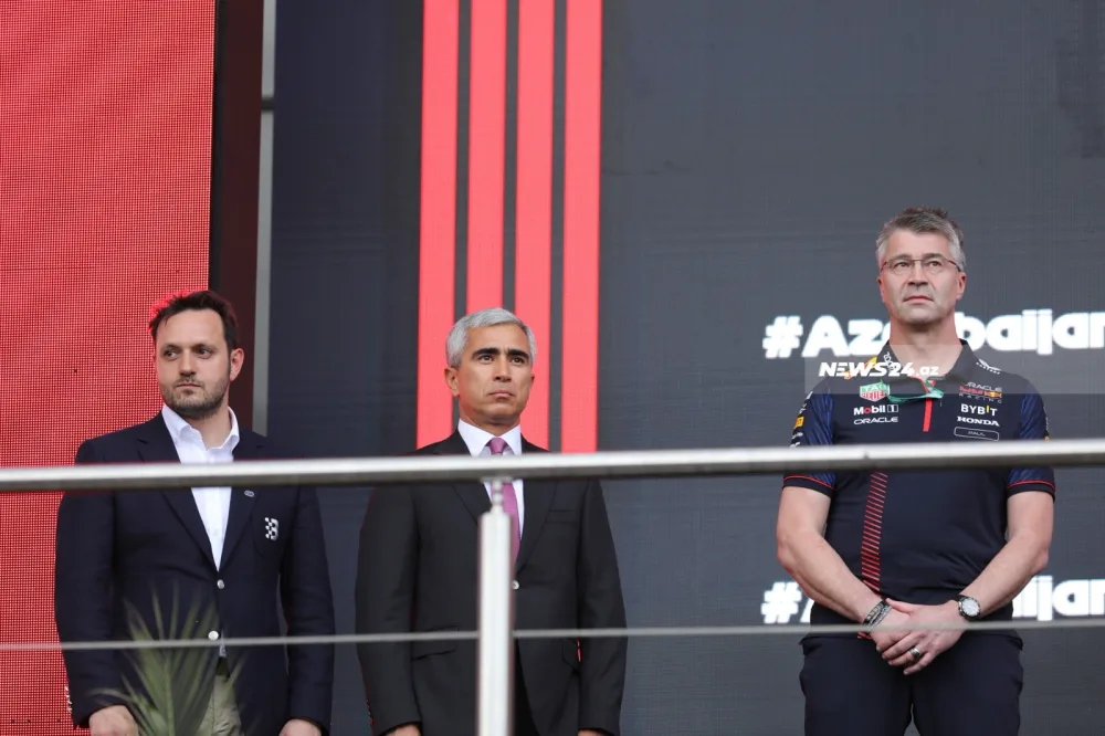 Formula 1-in qalibləri mükafatlandırıldı - FOTOLAR