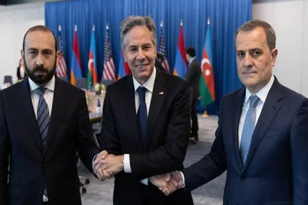 Ceyhun Bayramovla Mirzoyanın görüşündən - FOTO