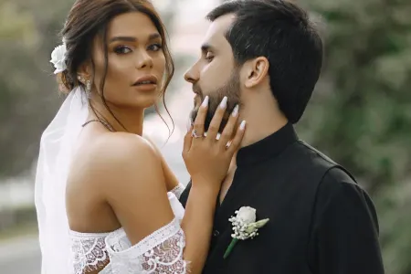 Aysun həyat yoldaşından rəsmi boşandı