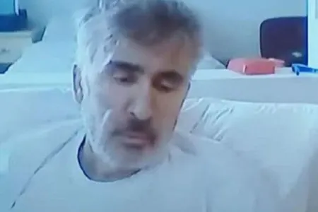 Saakaşvili ölümdən döndü - FOTO