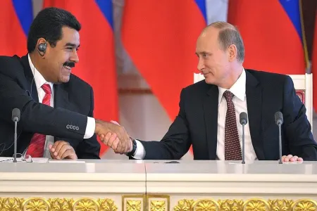 Putinlə Maduro arasında telefon danışığı olub