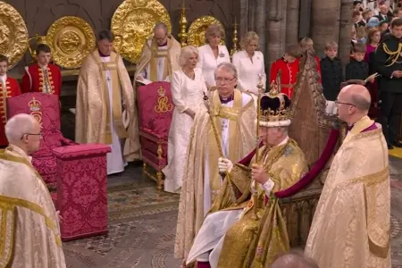 III Çarlz rəsmən Böyük Britaniya kralı oldu