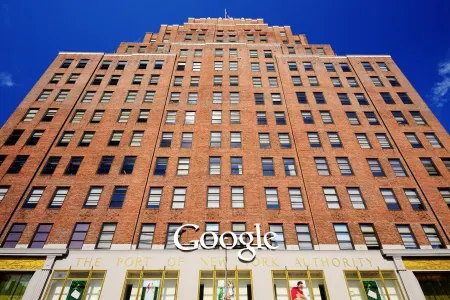 "Google"nin mütəxəssisi pəncərədən yıxılıb - ÖLDÜ